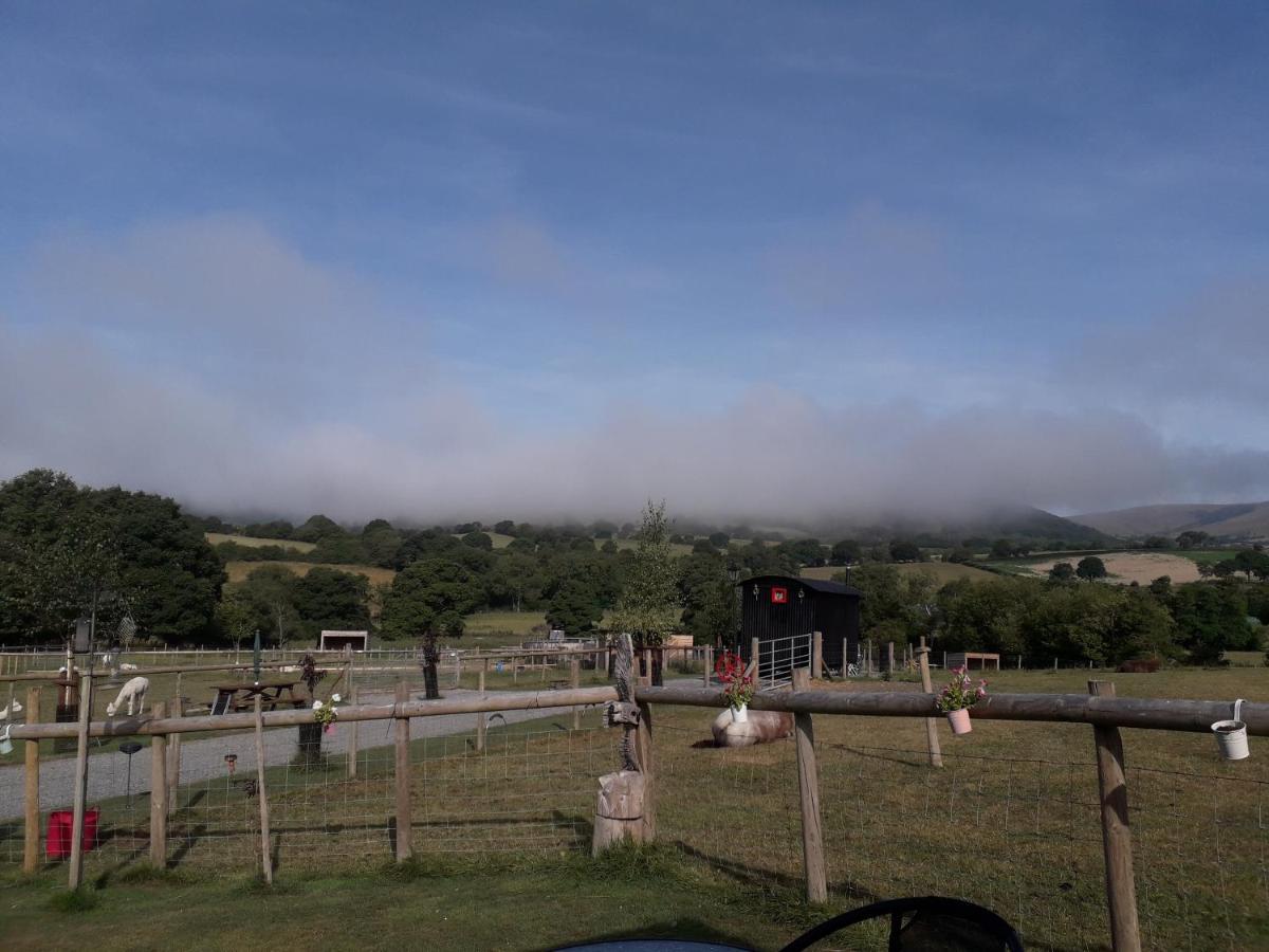 Ruby Shepherds Hut Sleeps 4 Rhayader Esterno foto